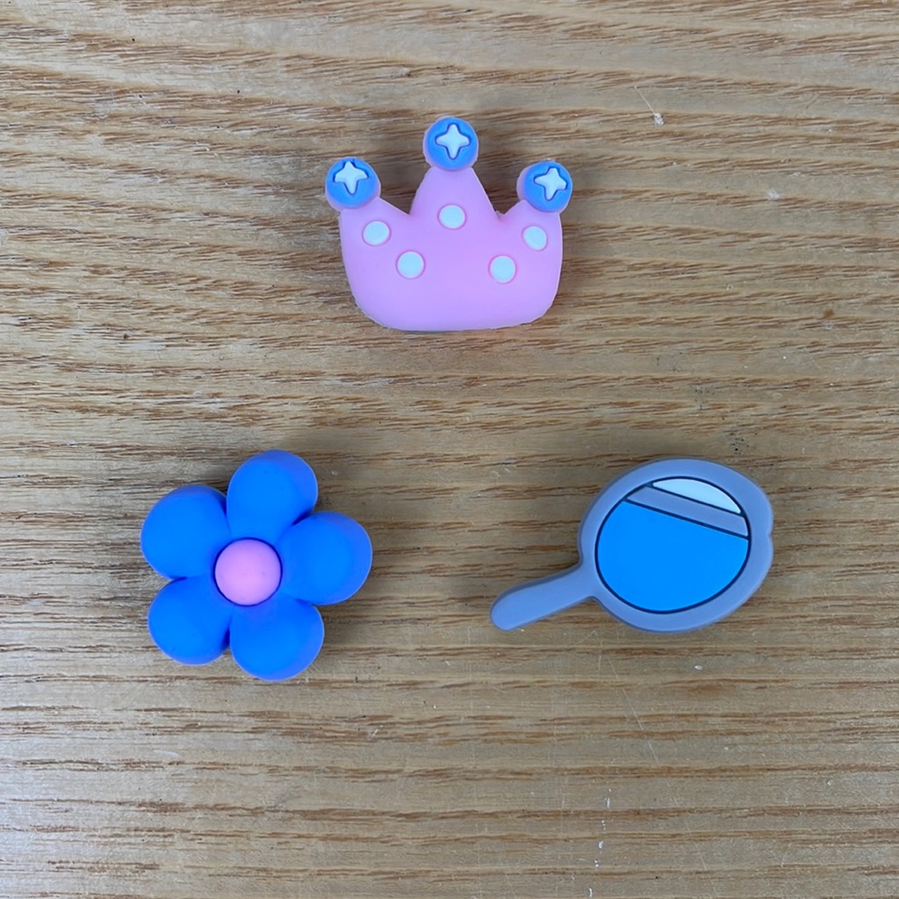Croc charms, Crown, flower, and mirror.